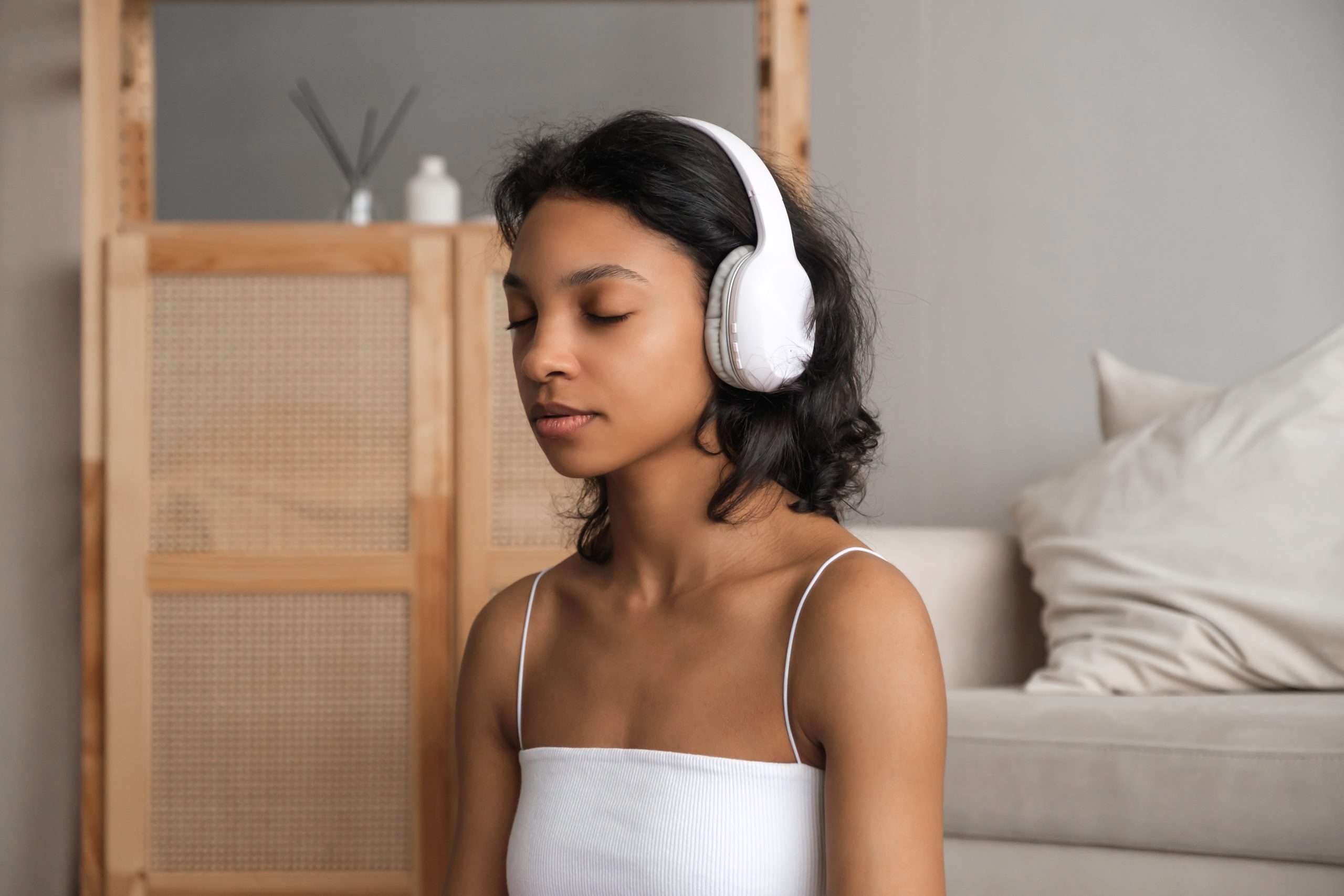 woman listening to hypnosis audio
