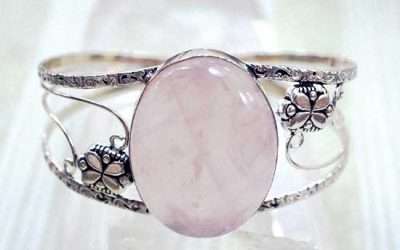 Rose Quartz Jewelry: A Buyer’s Guide