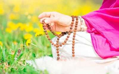 The Mala Beads Meaning & How To Use Them For Spiritual Healing