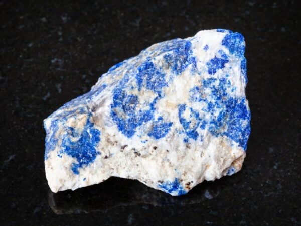 Lapis lazuli raw form