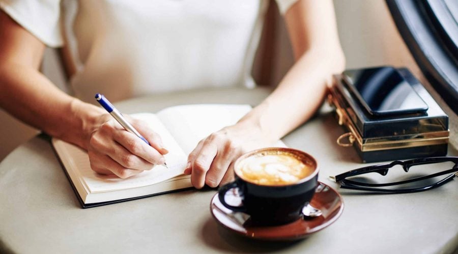 Woman filling gratitude journal positive mindset - Meditation Hypnosis - self-care tips